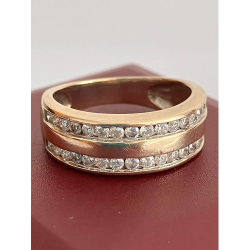 62 - 18 carat YELLOW GOLD RING set with 32 DIAMONDS. Full UK hallmark. Presented in jewellers ring box. 4... 