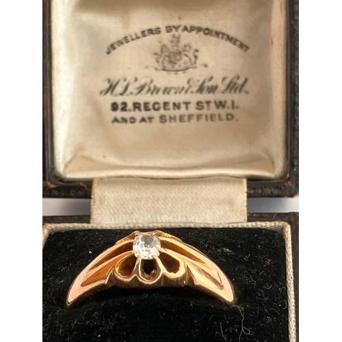 83 - Antique 18 carat GOLD, DIAMOND SOLITAIRE GYPSY/ PINKIE RING. Having a clear white beautifully cut DI... 