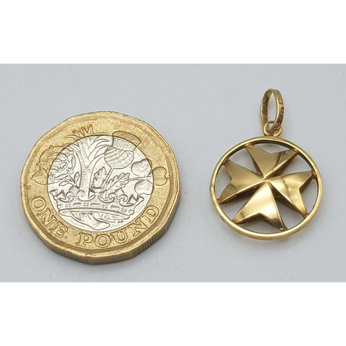 189 - AN 18K GOLD MALTESE CROSS PENDANT .   1.9gms     1.6cms diameter