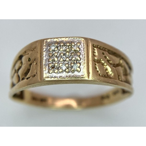 311 - A VINTAGE GENTS 9K YELLOW GOLD DIAMOND BAND RING WITH PATTERNED SHOULDERS - 0.01CT DIAMOND - 2G TOTA... 