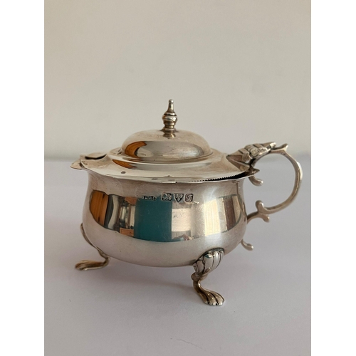 433 - Antique SILVER MUSTARD POT . Hallmark for Joseph and Richard Griffin, Chester 1919. Cauldron shape w... 