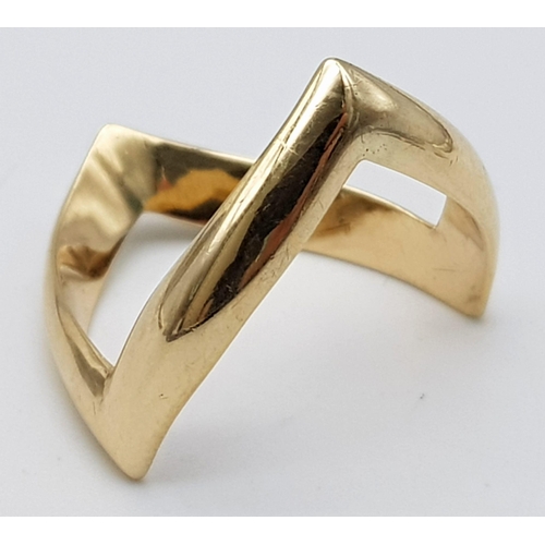 120 - A 9K GOLD WISHBONE RING .  4gms   size S