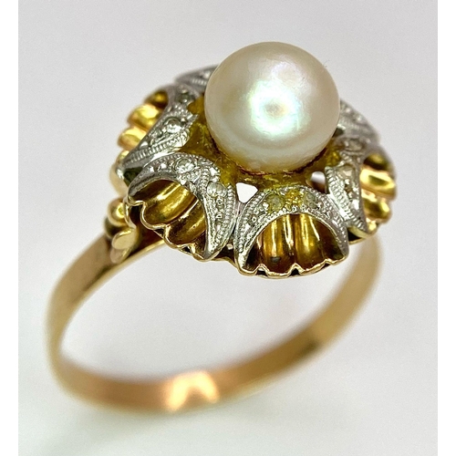 263 - A LOVELY VINTAGE 14K YELLOW GOLD (TESTED AS) PEARL AND CZ RING - 6MM PEARL CENTRE ON A HIGHLY ORNATE... 