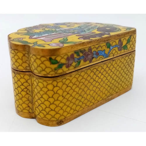 268 - AN EXQUISITE EXAMPLE OF 19TH CENTURY CHINESE CLOISONNE WORK IN THE FORM OF A SMALL TRINKET BOX .  15... 