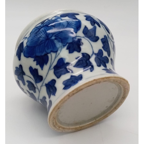 289 - AN 18TH CENTURY BLUE AND WHITE PORCELAIN SMALL POT WITH A 2mm CRACK ON THE BOTTOM .   8cms AT RIM AN... 