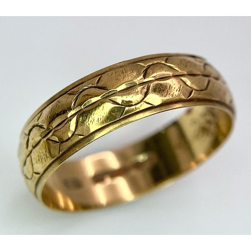 332 - A VINTAGE 9K YELLOW GOLD PATTERNED BAND RING- 2.4G TOTAL WEIGHT - SIZE R