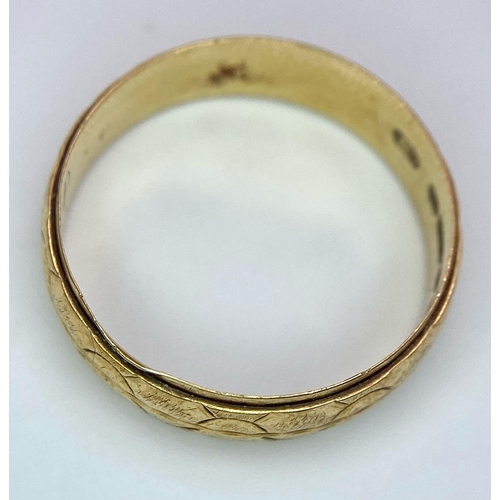 332 - A VINTAGE 9K YELLOW GOLD PATTERNED BAND RING- 2.4G TOTAL WEIGHT - SIZE R