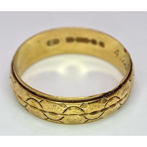 332 - A VINTAGE 9K YELLOW GOLD PATTERNED BAND RING- 2.4G TOTAL WEIGHT - SIZE R