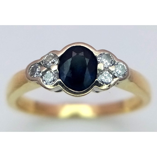 439 - 18K YELLOW GOLD DIAMOND & SAPPHIRE RING, APPROX 0.50CT OVAL SAPPHIRE CENTRE AND 0.15CT DIAMONDS, WEI... 