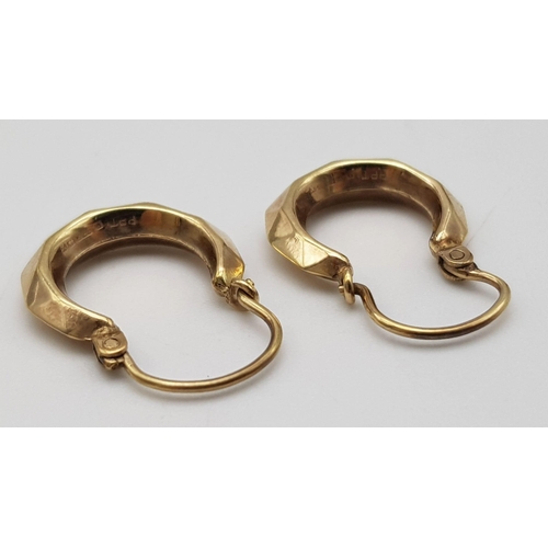 576 - PAIR OF 9K YELLOW GOLD MINI HOOPS PATTERNED EARRINGS - 0.9G TOTAL WEIGHT