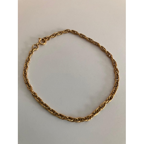 615 - 9 carat YELLOW GOLD FANCY CHAIN LINK BRACELET. 3.47 grams. 20 cm.