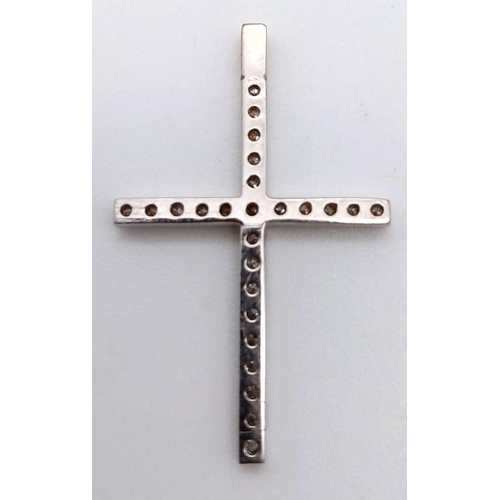 482 - 18K WHITE GOLD DIAMOND SET CROSS PENDANT, APPROX 0.15CT DIAMONDS, WEIGHT 1.3G, SIZE 25X17MM APPROX