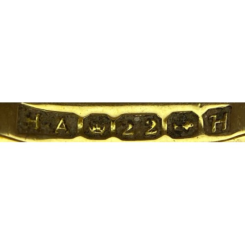 25 - A 22k Yellow Gold Band Ring. 3mm width. 4g weight. Full UK hallmarks.