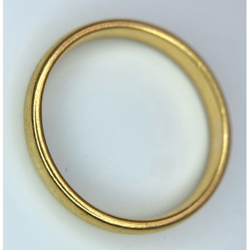 25 - A 22k Yellow Gold Band Ring. 3mm width. 4g weight. Full UK hallmarks.