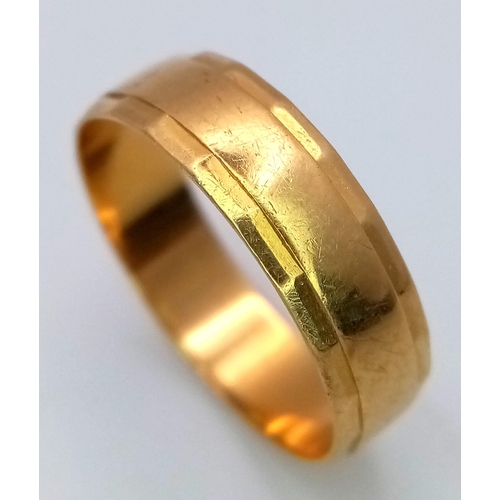 373 - An Vintage 18K Yellow Gold Band Ring. 6mm width. Full UK hallmarks. Size Q. 3.25g weight.