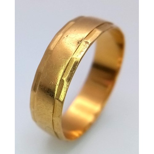 373 - An Vintage 18K Yellow Gold Band Ring. 6mm width. Full UK hallmarks. Size Q. 3.25g weight.