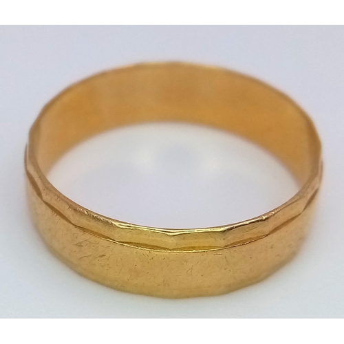 373 - An Vintage 18K Yellow Gold Band Ring. 6mm width. Full UK hallmarks. Size Q. 3.25g weight.