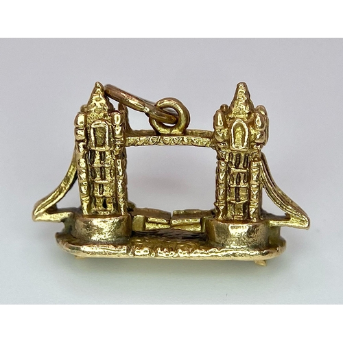 390 - A 9K GOLD TOWER BRIDGE CHARM WITH MOVING PARTS .  3.2gms