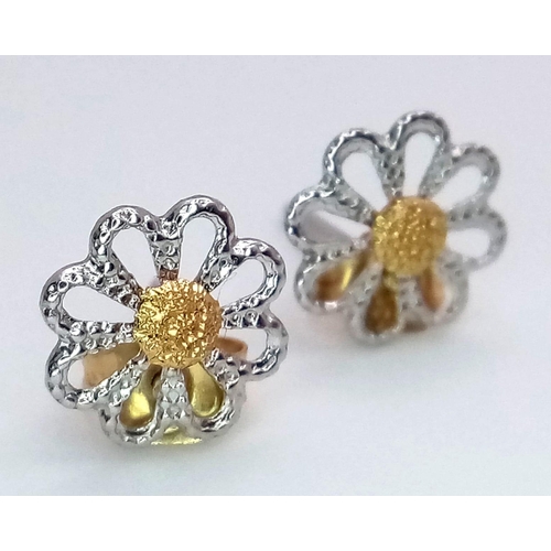 454 - A PAIR OF 18K 2 COLOUR GOLD SUNFLOWER STUD EARRINGS, WEIGHT 1.1G, REF SC 4099