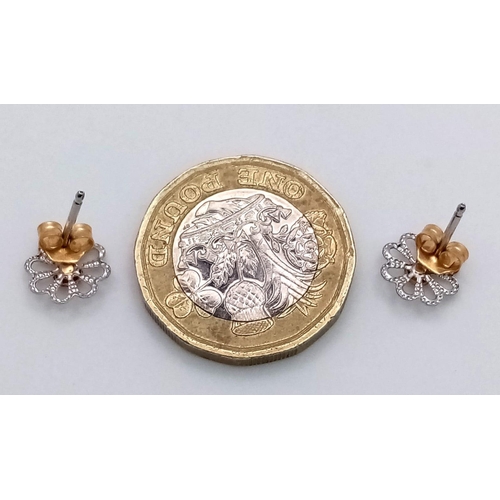 454 - A PAIR OF 18K 2 COLOUR GOLD SUNFLOWER STUD EARRINGS, WEIGHT 1.1G, REF SC 4099