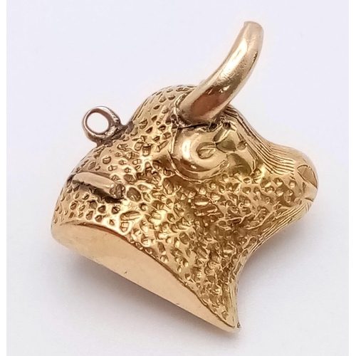 649 - A 9K YELLOW GOLD BULLS HEAD CHARM / PENDANT 2.5G, approx 15mm x 16mm

SC 4017