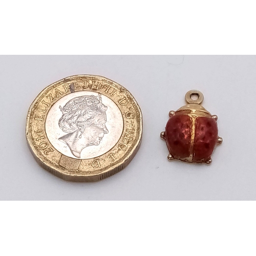 986 - A 9K YELLOW GOLD ENAMELLED LADYBIRD CHARM 1G , 17mm x 13mm

SC 4024