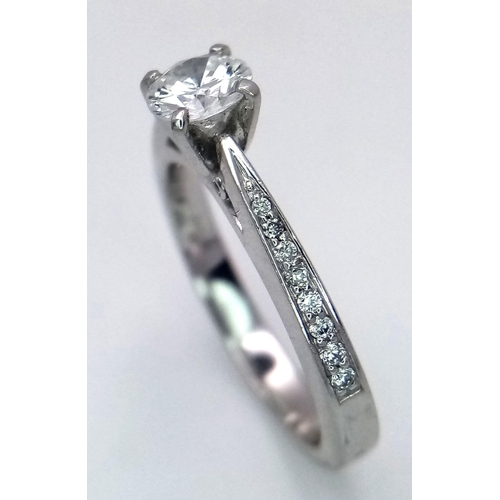 452 - A PLATINUM DIAMOND SOLITAIRE RING 0.50CT ROUND BRILIANT CUT MAIN STONE WITH ADDITIONAL DIAMOND SHOUL... 