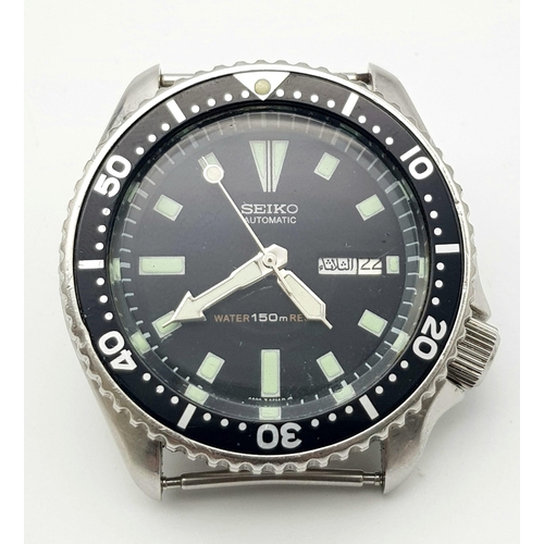 A VINTAGE SEIKO AUTOMATIC DIVERS WATCH WITH DAY AND DATE BOX .. NO ...