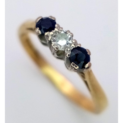 605 - A 18K YELLOW GOLD DIAMOND & SAPPHIRE 3 STONE RING 2.1G SIZE L

ref: A/S 1021