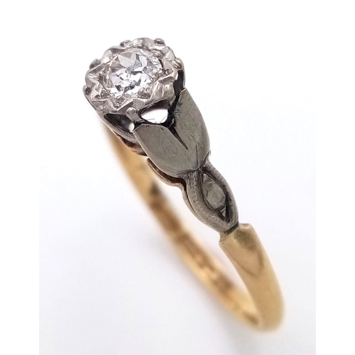 1072 - AN ANTIQUE 18K GOLD AND PLATINUM DIAMOND SOLITAIRE RING WITH .20ct OLD CUT DIAMOND .  1.8gms   size ... 