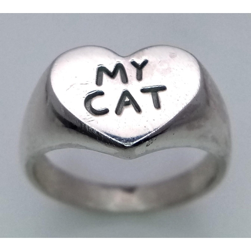 1084 - A STERLING SILVER HEART SIGNET RING, ENGRAVED WITH 'MY CAT', AND A SILHOUETTE OF A CAT ENGRAVED ON T... 