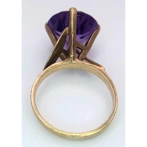 1255 - A Vintage 9K Yellow Gold Amethyst Ring. Large round cut amethyst in a raised setting. Size J. 3.62g ... 