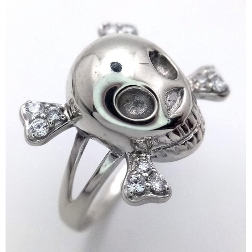 759 - A STERLING SILVER SKULL & CROSSBONES STONE SET RING 4.3G SIZE O

ref: 7403