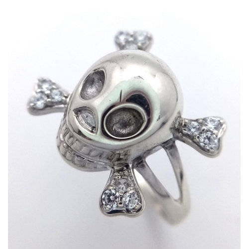 759 - A STERLING SILVER SKULL & CROSSBONES STONE SET RING 4.3G SIZE O

ref: 7403