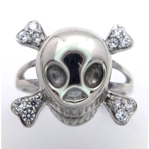 759 - A STERLING SILVER SKULL & CROSSBONES STONE SET RING 4.3G SIZE O

ref: 7403