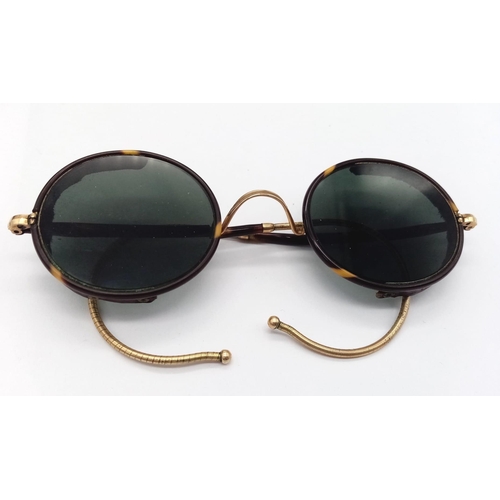 958 - A pair of Victorian spectacles in original case.