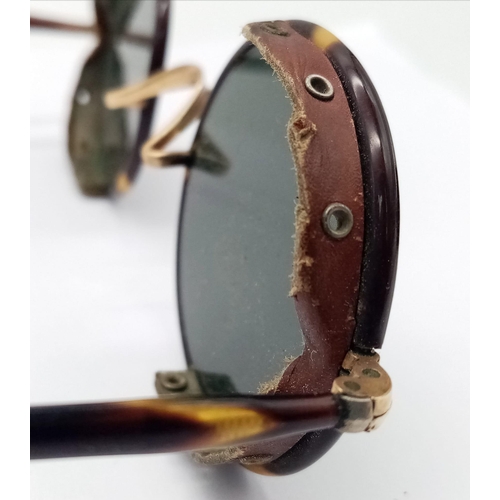 958 - A pair of Victorian spectacles in original case.