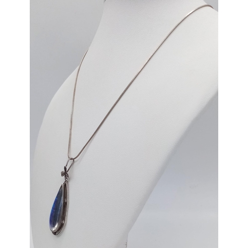 1005 - A vintage silver tear drop Labradorite pendant on silver chain. Total weight 6.25G. Total length 41c... 