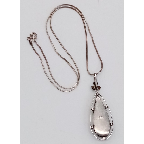 1005 - A vintage silver tear drop Labradorite pendant on silver chain. Total weight 6.25G. Total length 41c... 