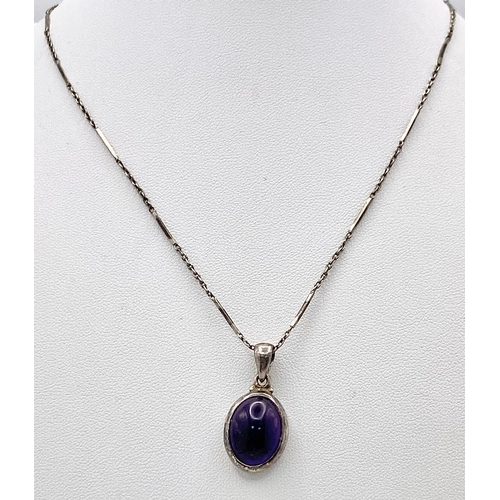 1089 - A vintage 925 silver Purple stone pendant on silver chain. Total weight 8.15G. Total length 58cm.