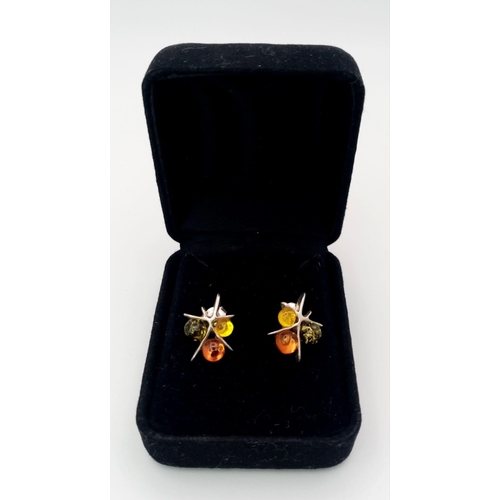 1097 - A Very Pretty Pair of 3 Colour Amber Set Sterling Silver Stud Earrings. 1.5cm Length. In Presentatio... 