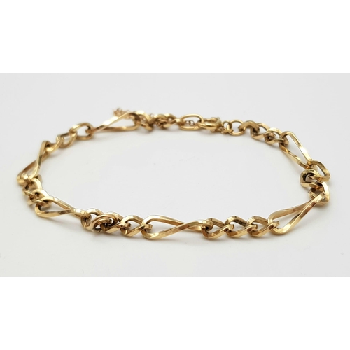 597 - A Vintage 9K Yellow Gold Figaro Link Bracelet. 18cm. 6.3g weight.