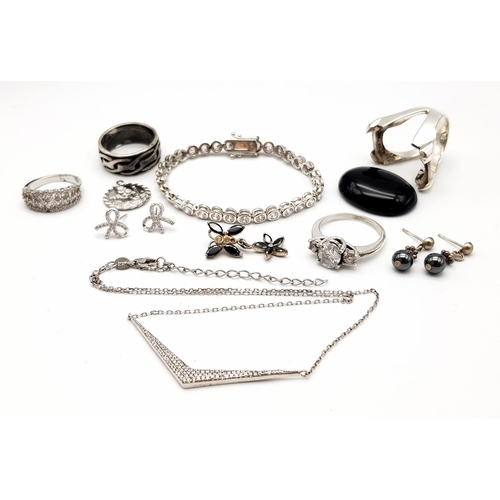 668 - SELECTION OF 10 SILVER ITEMS 2 PAIRS OF EARRINGS, 2 PENDANTS, 4 RINGS, 1 BRACELET AND 1 NECKLACE MOS... 