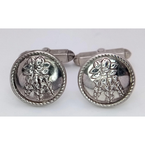 773 - A STERLING SILVER CUFFLINKS 11.8G. 15mm diameter

ref: 7963