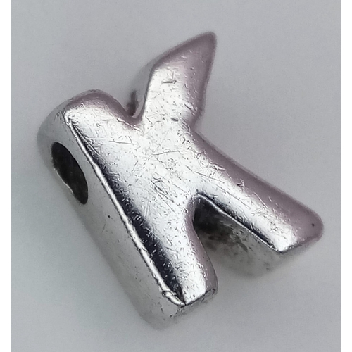 923 - A 9K WHITE GOLD INITIAL