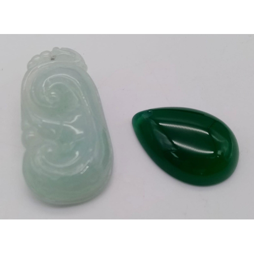 953 - 2 X JADE PENDANT & GREEN STONE PENDANT. Total weight: 12.7g

A/S 1005