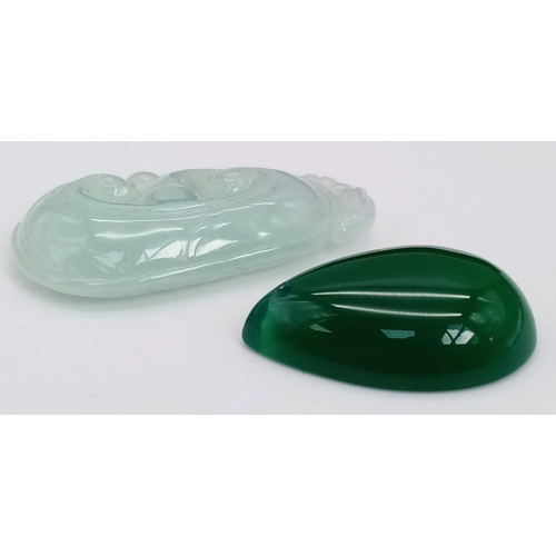 953 - 2 X JADE PENDANT & GREEN STONE PENDANT. Total weight: 12.7g

A/S 1005