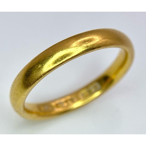 1207 - A 22K GOLD BAND RING .   4.2gms   size L