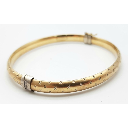 1410 - A Vinted Gold Plated 925 Silver Bangle. Clip open design. 63mm.