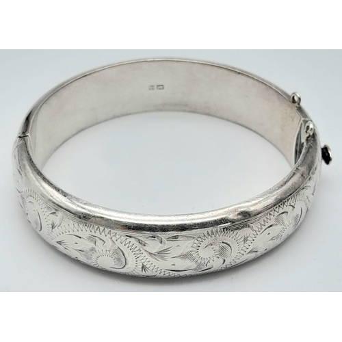 1375 - A vintage sterling silver click-on bangle with nicely ornate engraved. Full hallmark Birmingham, 197... 